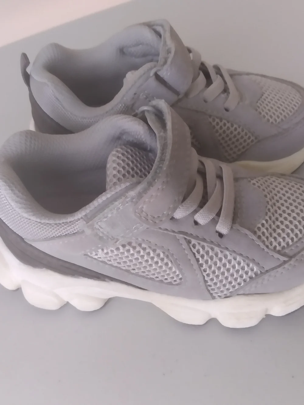 Carter's Toddler Light Grey Mesh Athletic Sneakers Easy Strap Size 8 Toddler